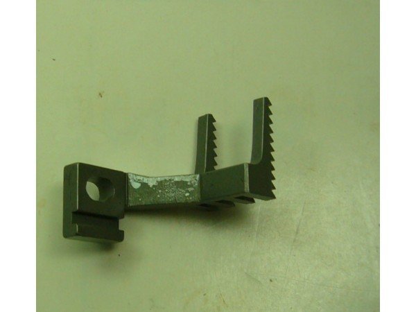 D4207 Main Feed Dog Sewing Machine Part