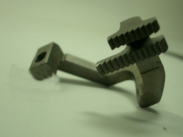 208215 Differential Feed Dog Sewing Machine Part