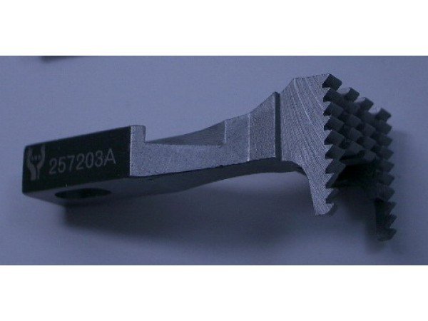 257203A16F Feed Dog Sewing Machine Part
