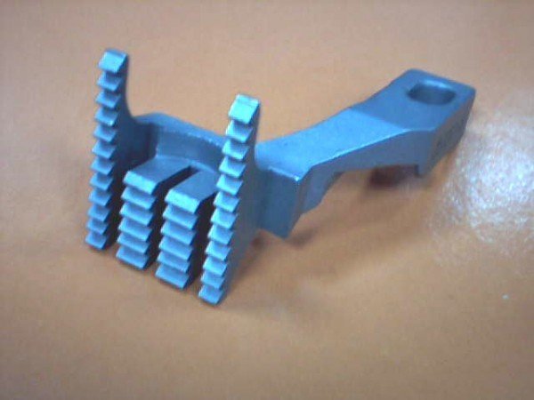 257207-16F Main Feed Dog Sewing Machine Part